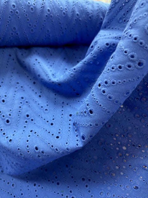 Anglaise Cotton ZigZag - periwinkle blue