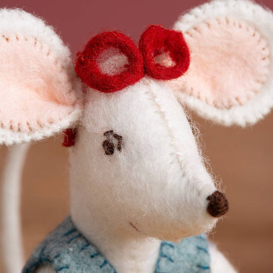 Corinne Lapierre Little Mouse Librarian