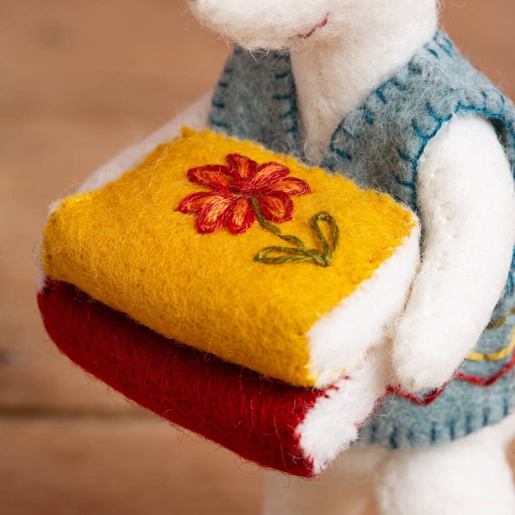 Corinne Lapierre Little Mouse Librarian