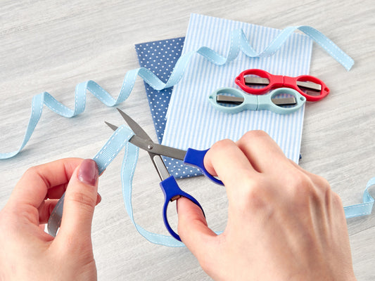 Compact Pocket Scissors - 10cm / 3.9in red