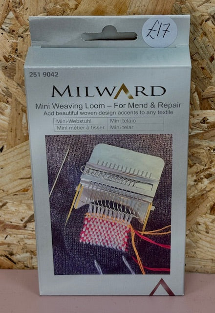Mini weaving loom