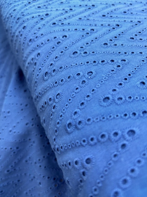 Anglaise Cotton ZigZag - periwinkle blue