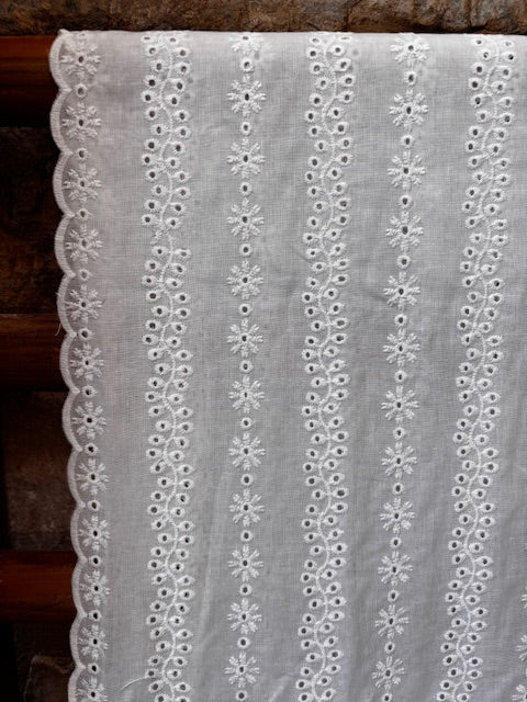COTTON EMBROIDERY TWO-SIDED SCALLOP - WHITE