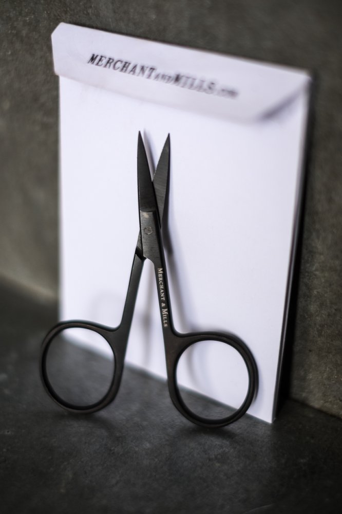 Wide Bow Scissors - Merchant and Mills