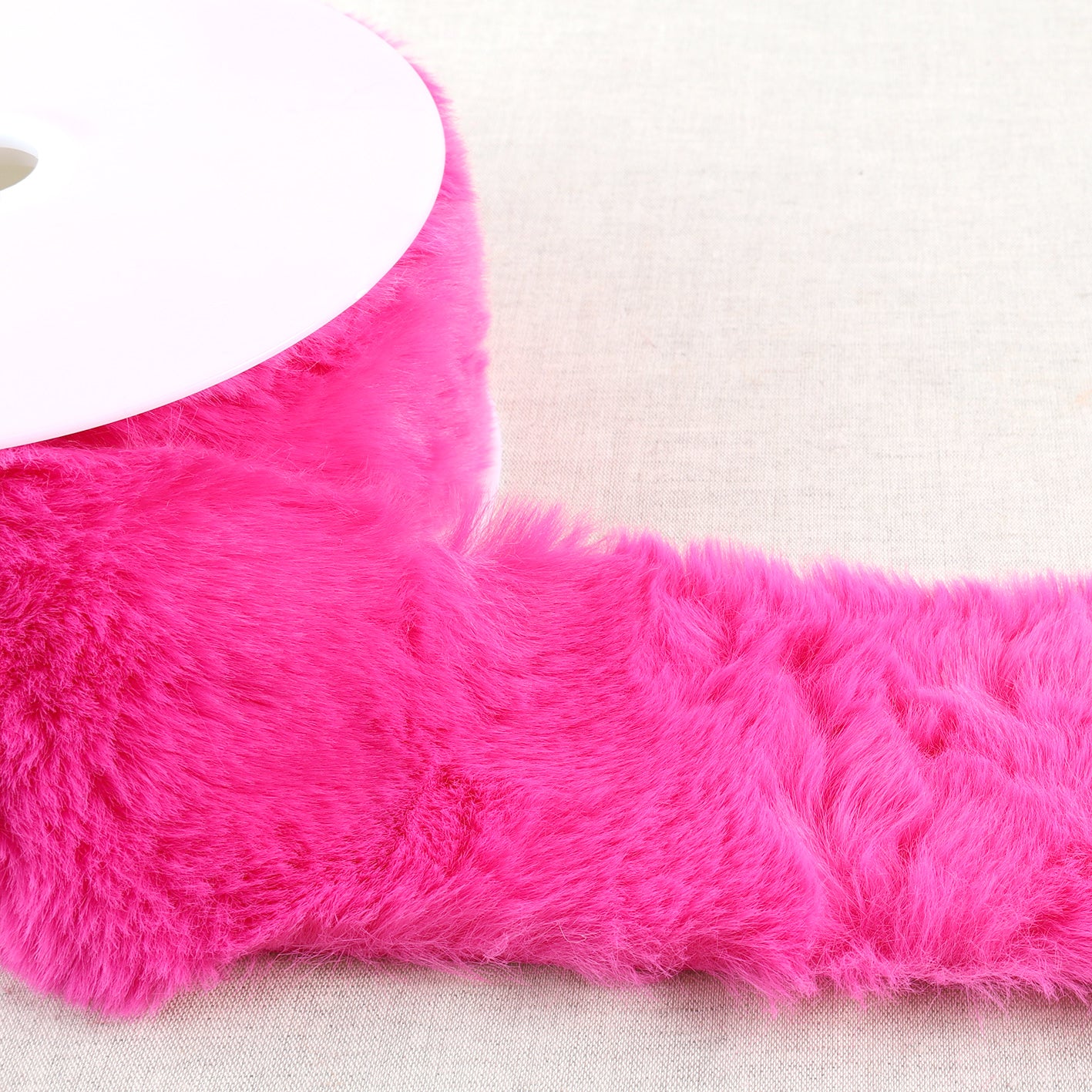 Fake fur trim pink